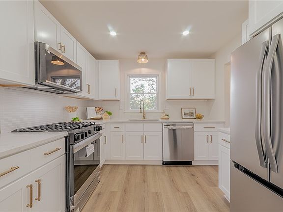 5th image of 204 Norwood Ave