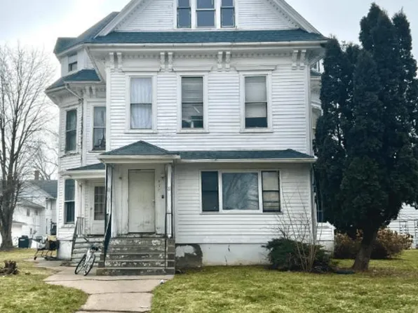 437 5th Ave S, Clinton, IA 52732