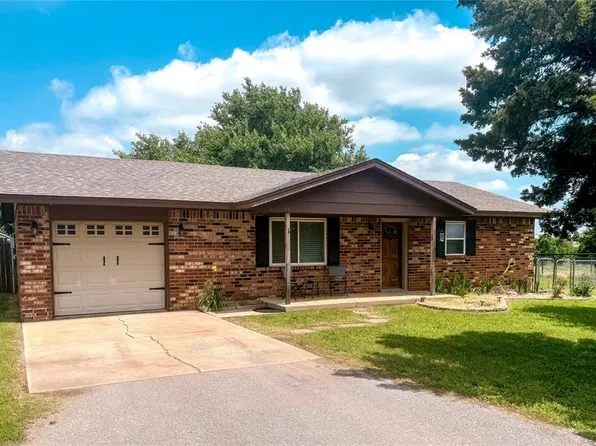 313 Jefferson Ave NE, Piedmont, OK 73078