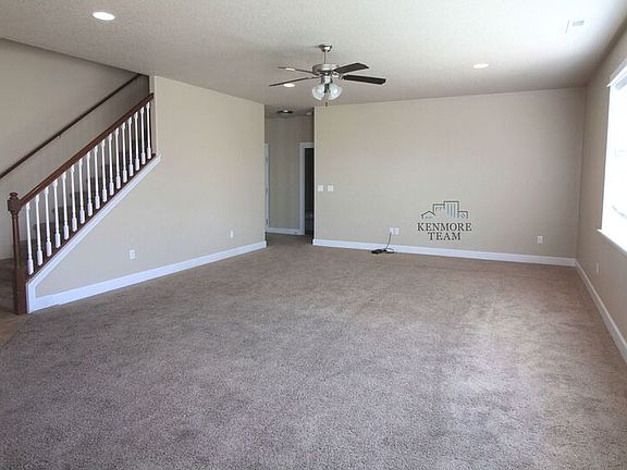 4th image of 715 Pikes Peak Dr