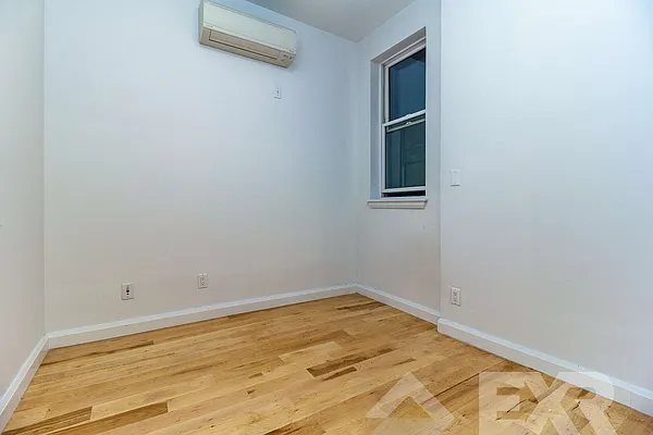 Rented by EXR | media 27