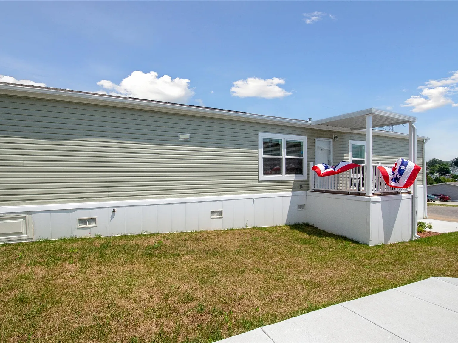Holiday Village — Photo 4
