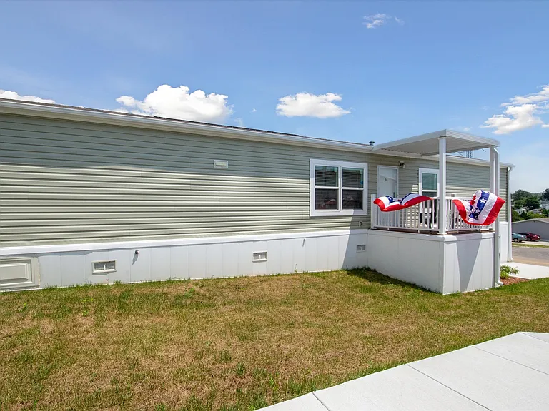 Holiday Village — Photo 4