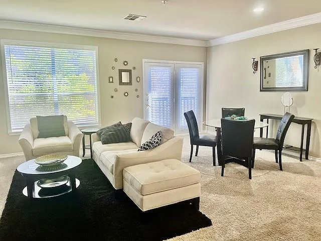 1 bed, 1.0 bath, 811 sqft, $1,750 — Photo 3