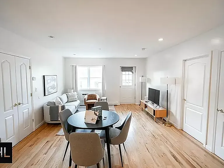 567 Warren St #404 — Photo 6
