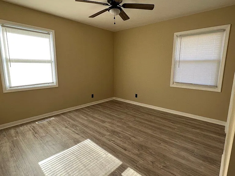 408 Brooke Dr — Photo 3
