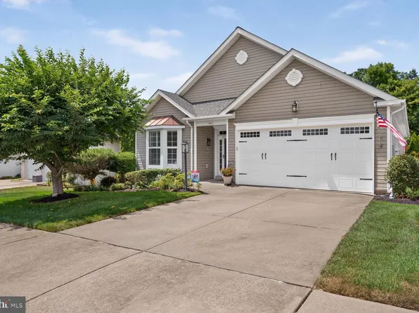 17451 Four Seasons Dr, Dumfries, VA 22025
