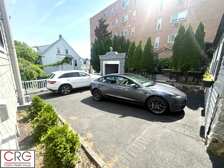10 Eastman Rd — Photo 36