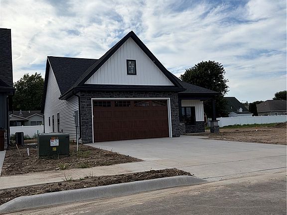 2nd image of 2403 Lilly St