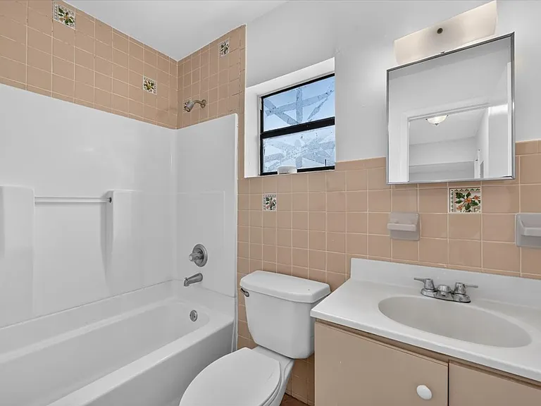 1880 SW 4th St #3 — Photo 17