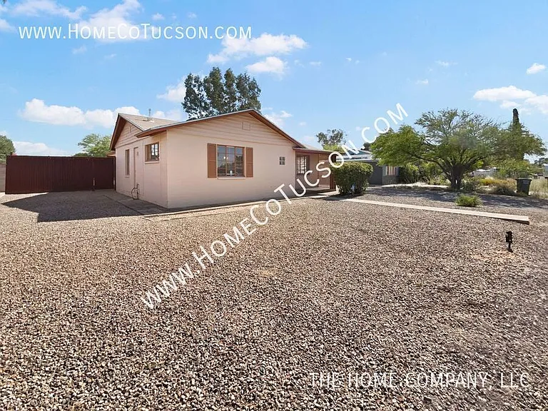 5452 E Linden St — Photo 4