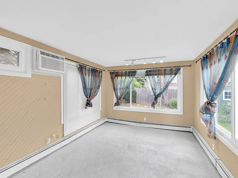 11 Upland Rd — Photo 11