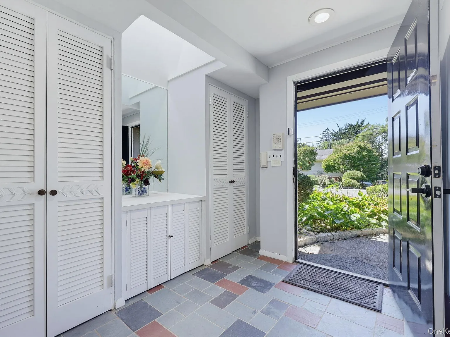 3 bed, 2.5 bath, 2300 sqft, $7,250 — Photo 3