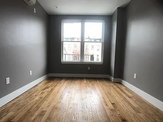 Rented by Evergreen Apartments BK | media 36