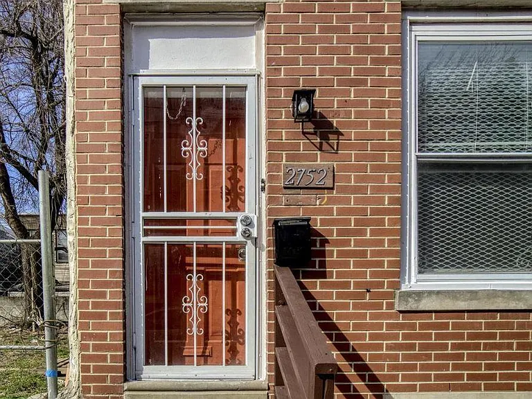 2752 N Darien St — Photo 1