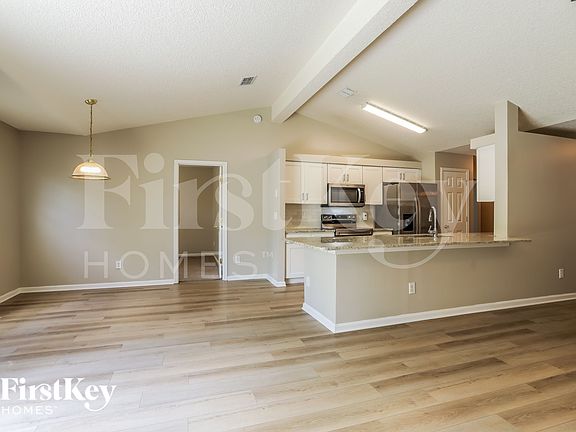 3rd image of 1927 Sunchase Ct