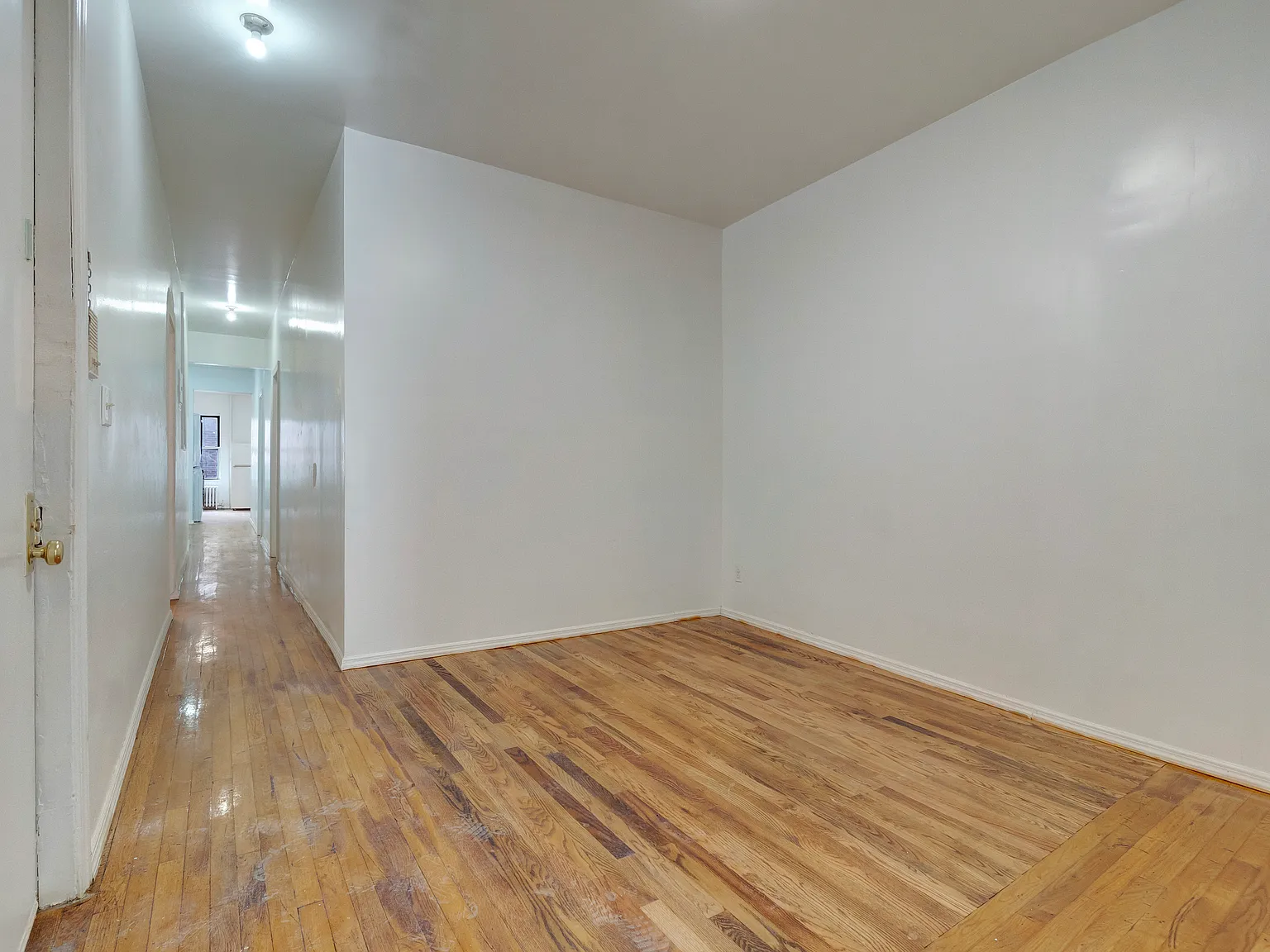 112 Calyer St — Photo 2