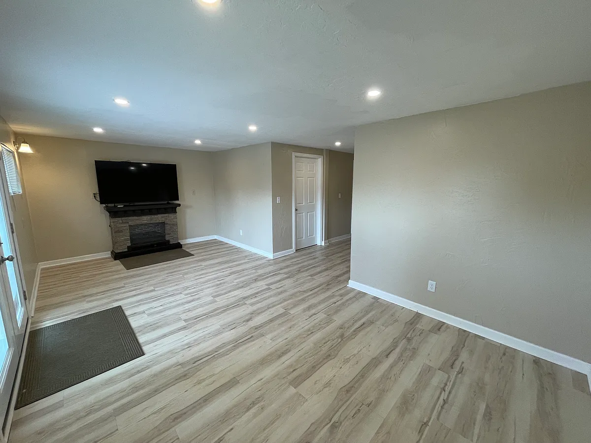 Building Photo - 4340 Circuit Dr