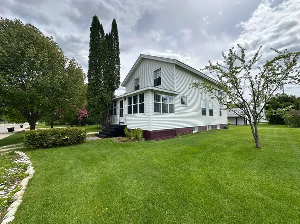 317 W McMillan Ave, Newberry, MI 49868