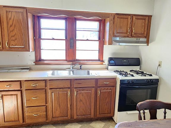 2nd image of 5119 Bassett Ave
