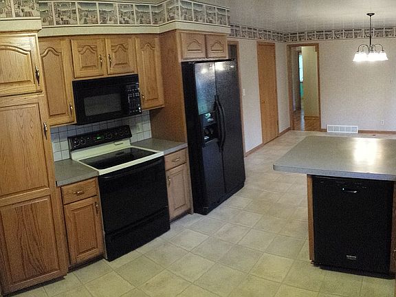 4th image of 3617 Diamond Dr