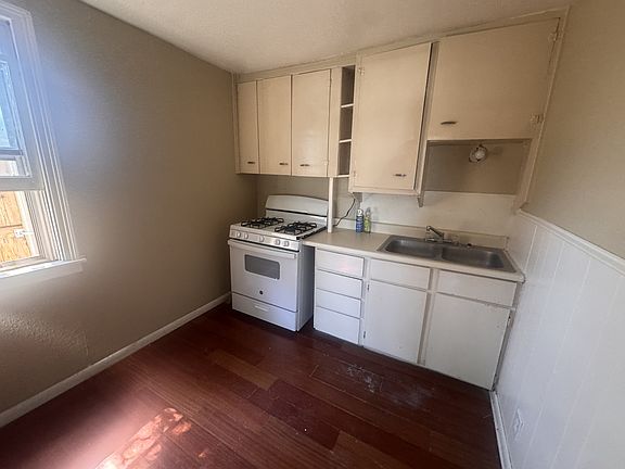 5th image of 907 S Alabama St