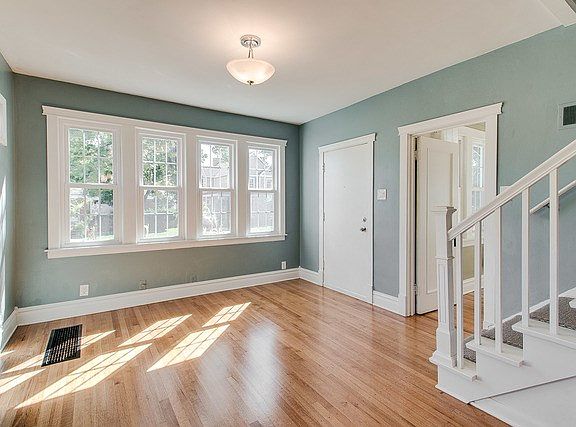 3rd image of 132 E Burlington St