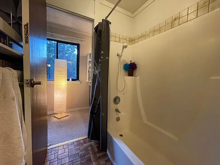 7600 N Lake Blvd #6 — Photo 17