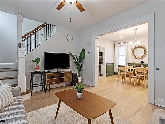 4th image of 50 Lewis Pl