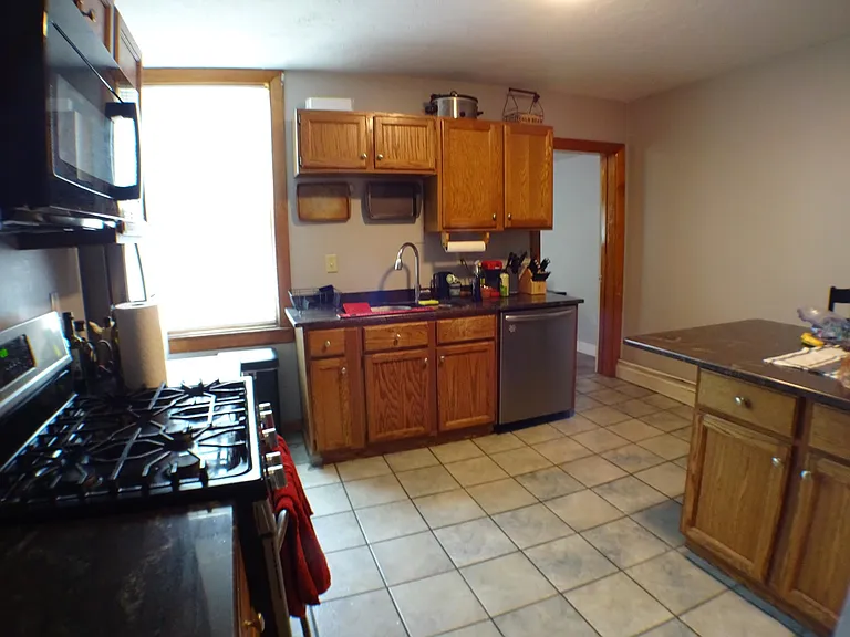 375 W 4th St #2 — Photo 4