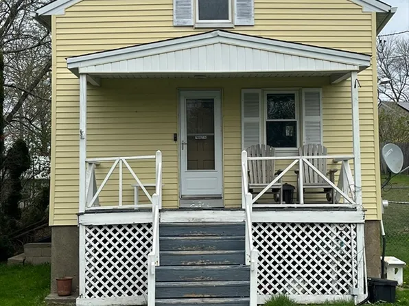 62 Hull St, Seekonk, MA 02771