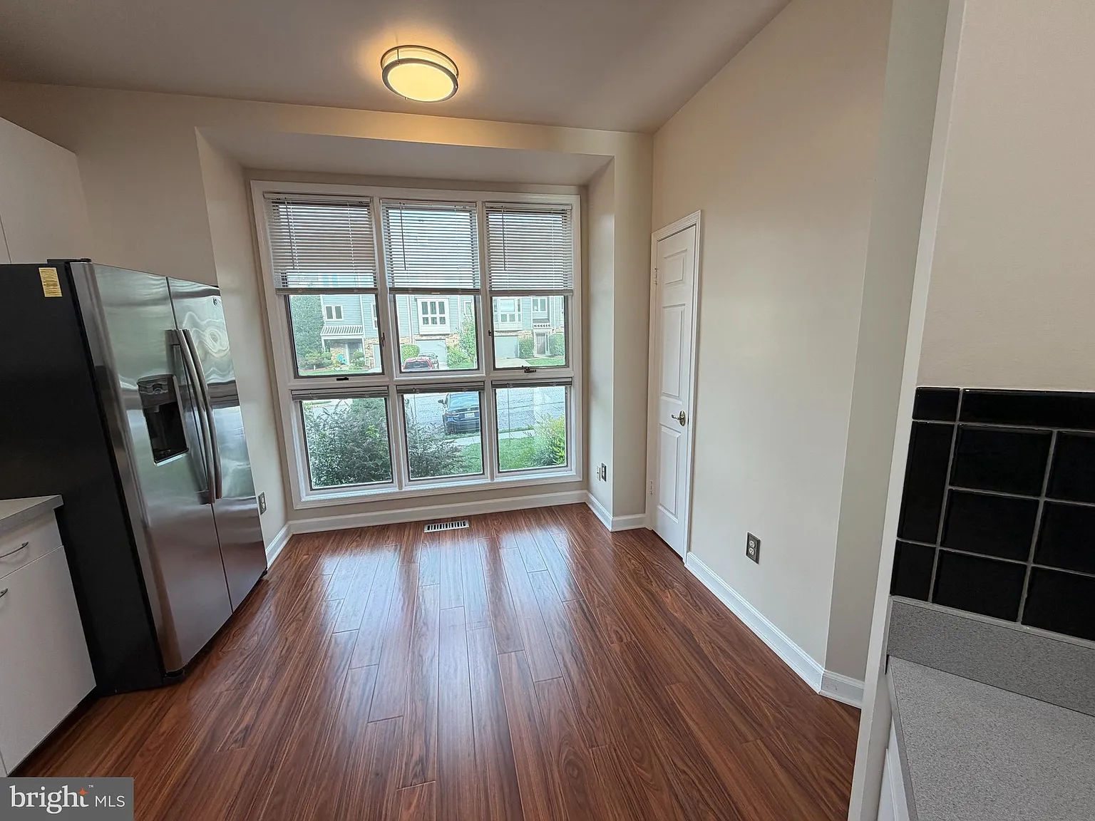 4 bed, 3.5 bath, 2274 sqft, $3,100 — Photo 3