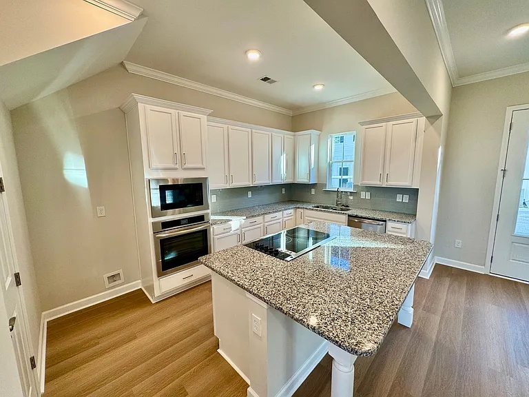 2820 Cook Cir #D — Photo 10
