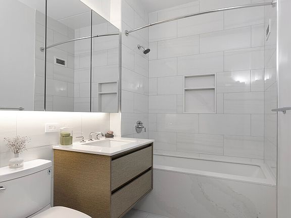 4th image of 301 Elizabeth St #914