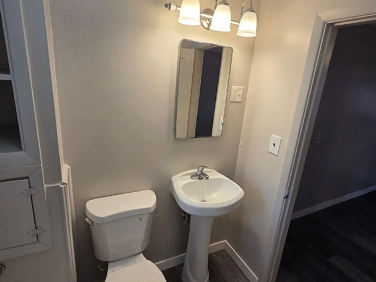 345 NE 6th St #4 — Photo 7