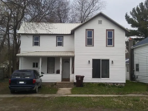 225 Orton St, Howard City, MI 49329