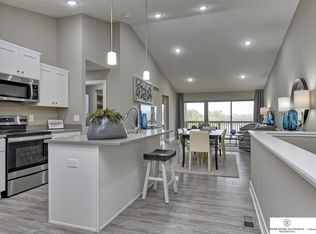 17077 Hawthorne Ave, Omaha, NE 68118