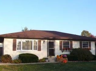 213 Locust Ave S, Hebron, IN 46341