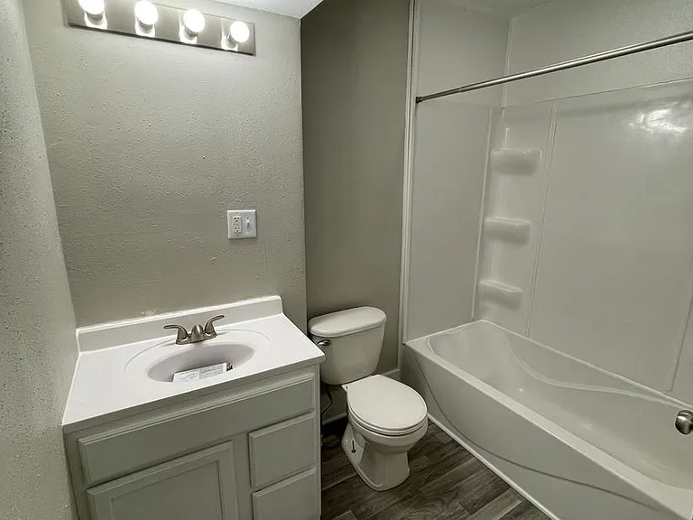 1108 Rose St — Photo 4