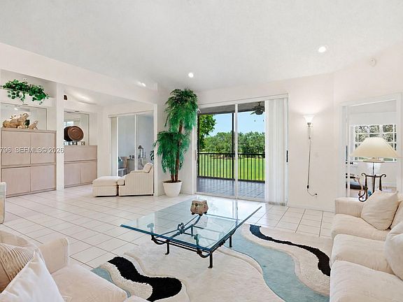 5th image of 11594 Briarwood Cir APT 4
