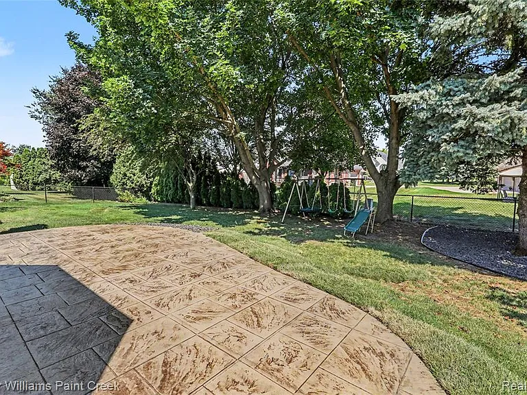 4847 Bayleaf Dr — Photo 25
