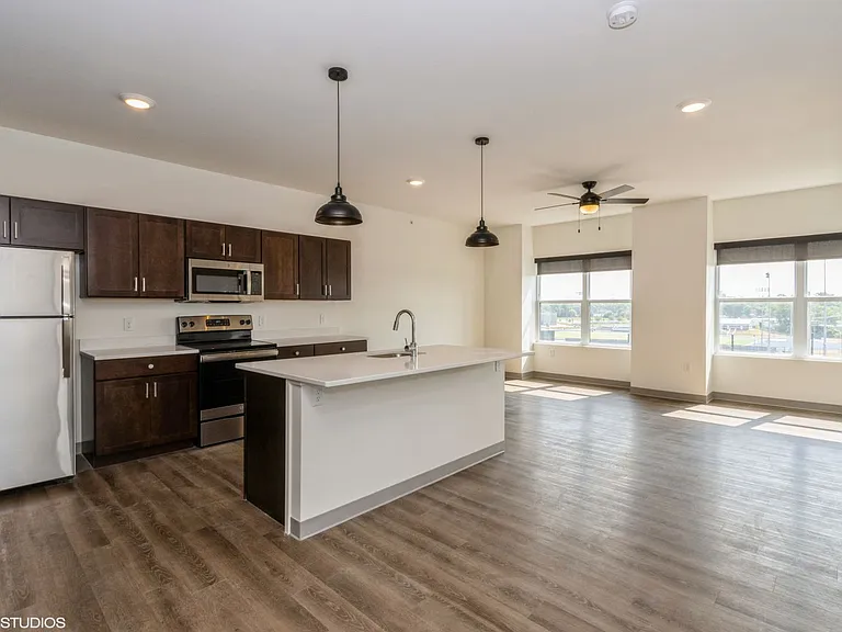 The Leo at the Hub Apartments — Photo 81