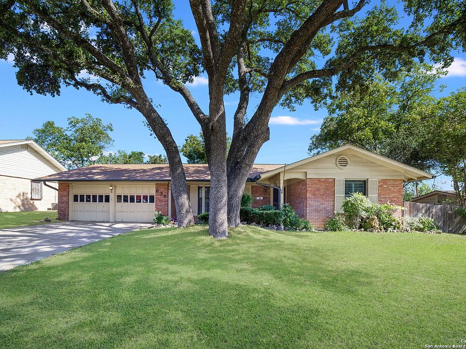 1st image of 635 BARCHESTER DR