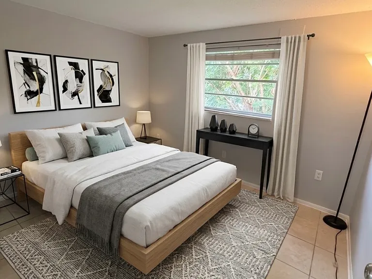 1116 Grantwood Ave — Photo 3