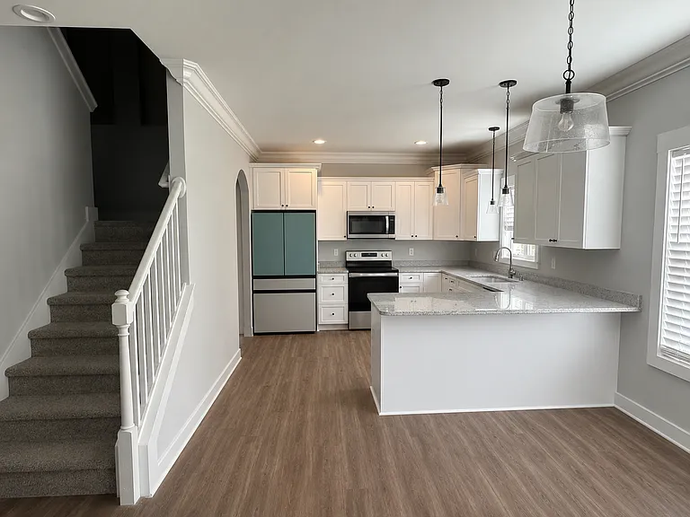281 E Ivybridge Dr — Photo 5