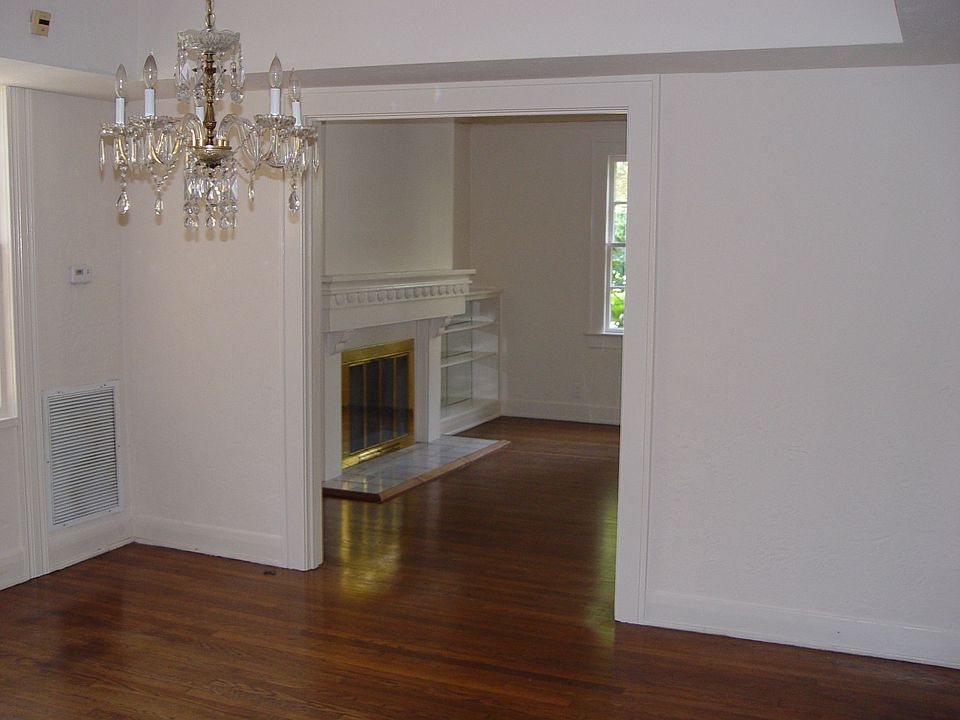 dining room to living room