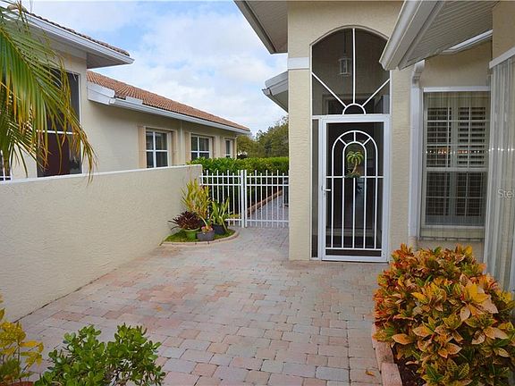2nd image of 220 Auburn Woods Cir