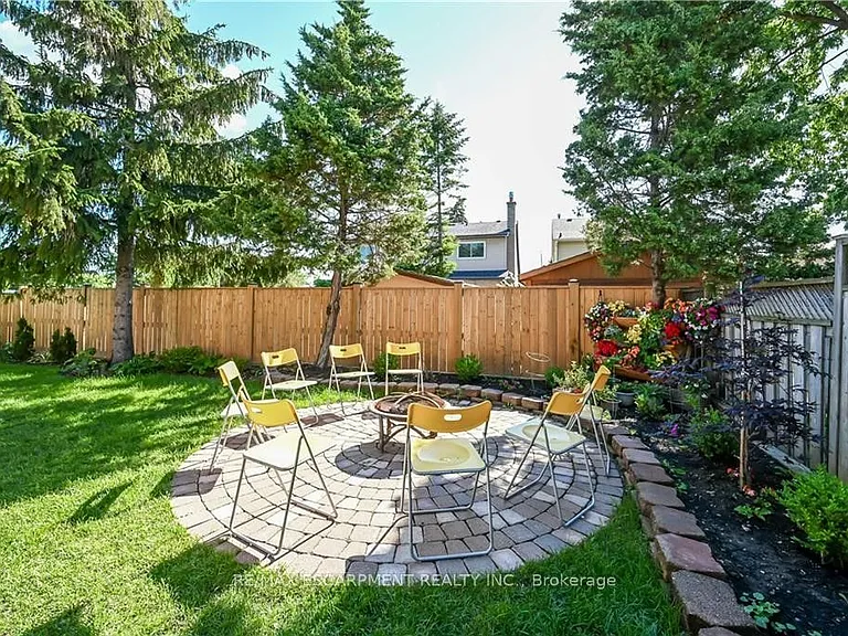 296 Winterberry Dr #LOWER — Photo 36