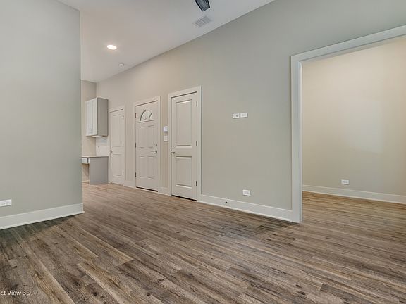 4th image of 1034 N Paulina St #2R