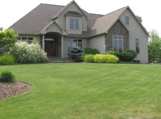 4679 Fairbanks Dr, Syracuse, NY 13215
